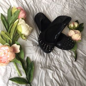 Black stud flats